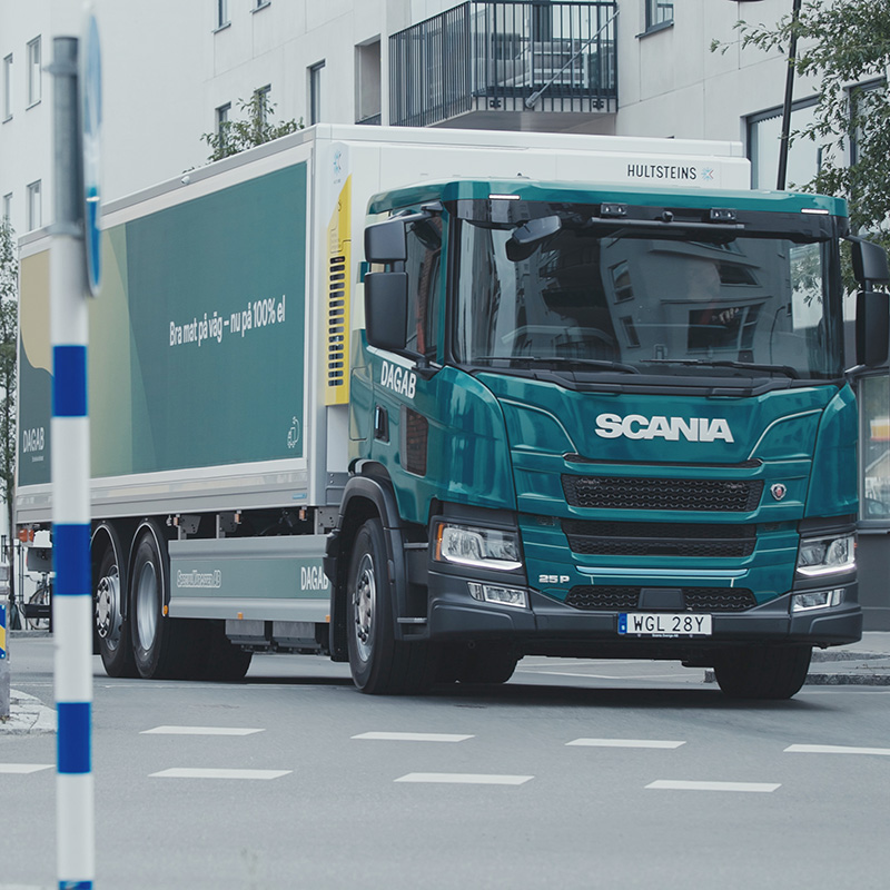 Första helt eldrivna kyltransportlastbilen i Sverige