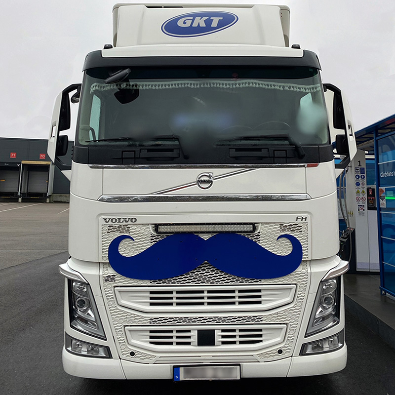 Mustaschkampen går vidare